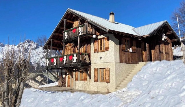 Chalet 'Mariouchka' with Mountain View, Private Terrace and Wi-Fi