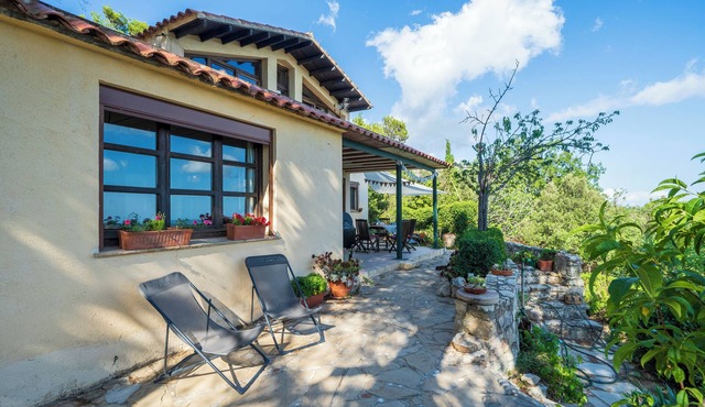 Chalet 'Mariti' with Sea View, Private Terrace and Wi-Fi