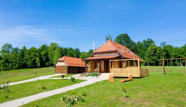 Chalet Markoci With Hot Tub, Rakovica, Croatia
