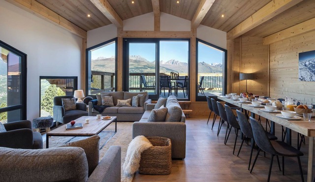 Chalet Mathilde - Beautiful chalet 30m to piste, sauna, hot tub, ski room, views