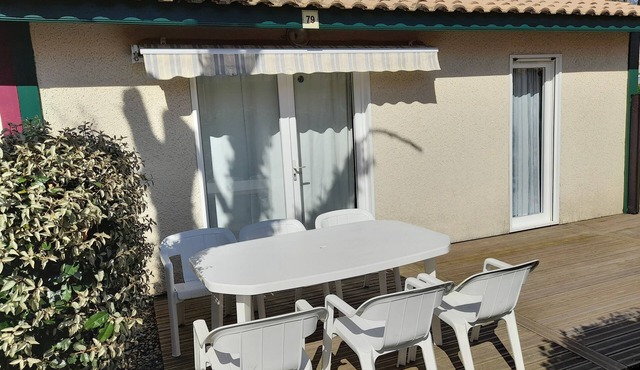 Chalet (max 7 pers) in vacation residence with swimming pool, near lake and ocean