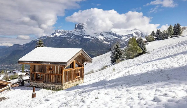 Chalet 'Mazot De Warens' with Mountain View, Private Terrace and Private Garden