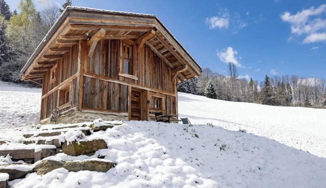 Chalet 'Mazot Des Aravis' with Mountain View, Private Terrace and Private Garden