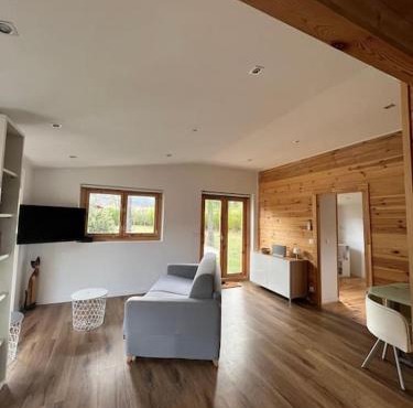 Chalet moderne tout équipé avec piscine