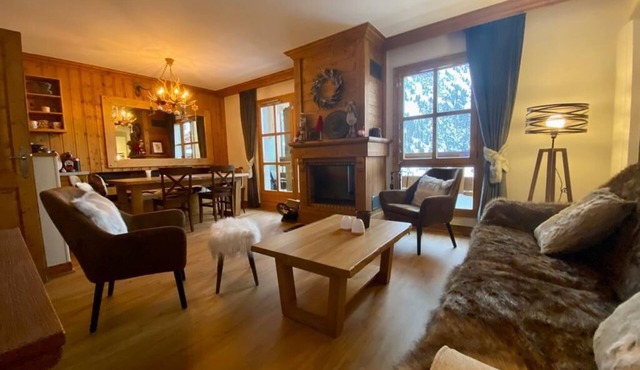 Chalet Mont Blanc Arc 1950 - Ski-in Ski-out 2 bed duplex, sleeps 8