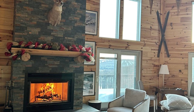 Chalet MoNARCH NewLuxury 3bd 3 bath with Loft additional beds sleep 8+