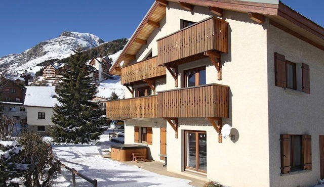 Chalet Montagnard | JACUZZI Privé + Wi-Fi GRATUIT