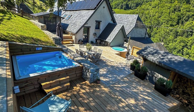 Chalet Montagne Avec Grande Terrasse et Bain Nordique à Jets