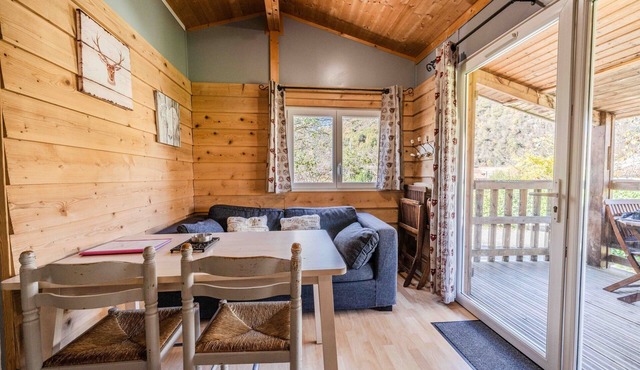 Chalet 'Montana Pmr 4 Pers' with Shared Terrace and Wi-Fi