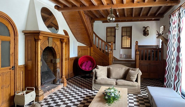 Chalet mountain apartment, sleeps 14, village center