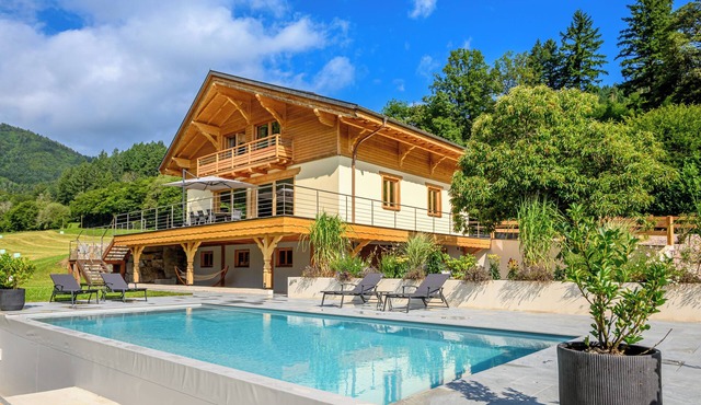 Chalet New 10 People With spa and heated swimming pool in the quiet and natural