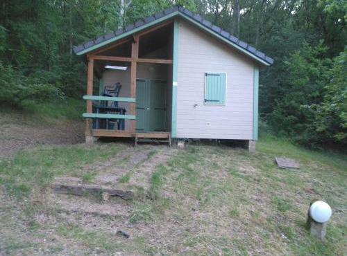 Chalet nature et lac dans parc résidentiel de loisirs