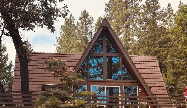 Chalet Near Apple Hill, Sly Park Jenkinson Lake,Placerville winetasting, Skiing