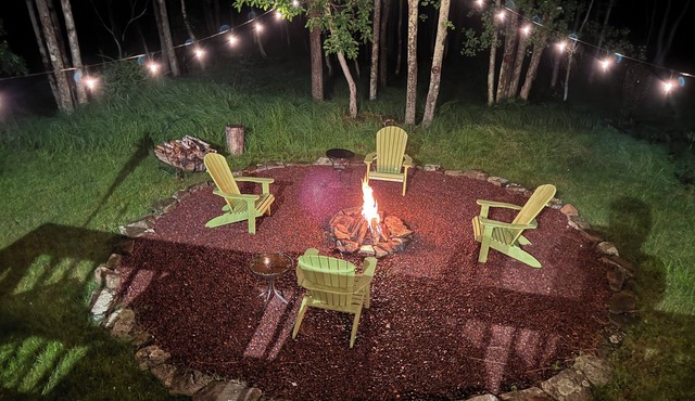 Chalet near Breweries, Wineries, Outlets, Raceway & Water Parks PET FRIENDLY!