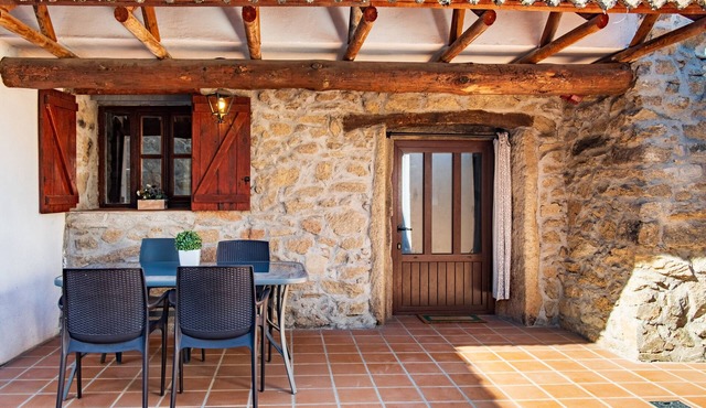 Chalet 'Neilarural' with Mountain View, Wi-Fi and Air Conditioning