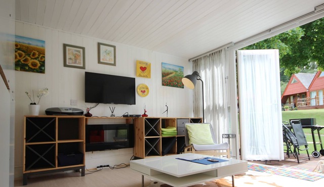 Chalet No. 53, in Kingsdown, Kent is a charming holiday chalet sleeping 6 people in 2 bedrooms. This