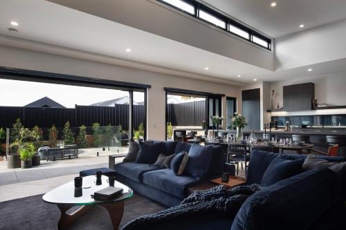 Chalet Noir - sleek design with heated plunge pool