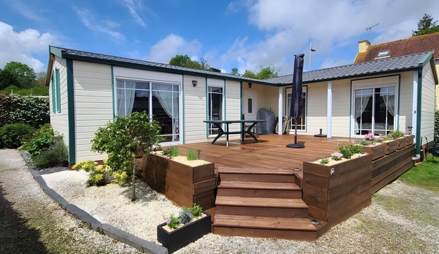 Chalet of Happiness by Lake Guerlédan