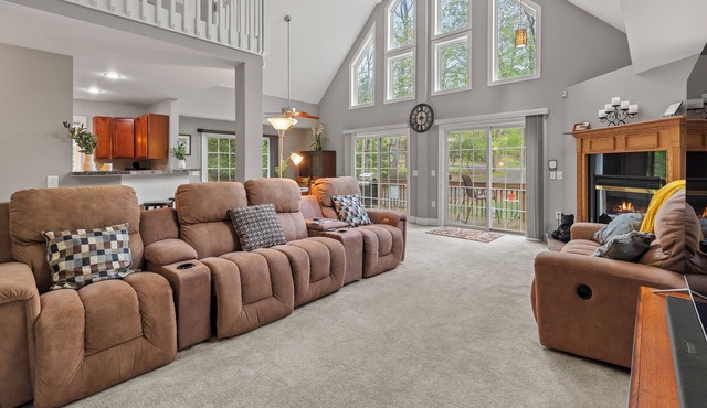 Chalet on Chalet by AvantStay | Bright Cabin w/Deck & Fire Pit, Near Lake