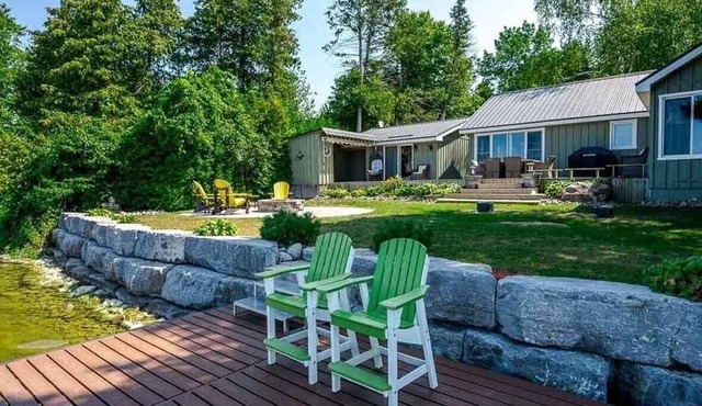 Chalet on Chemong - Three Bedroom Cottage, Sleeps 8