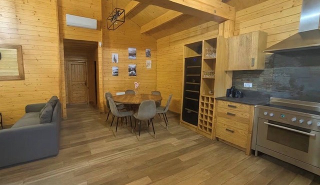 Chalet on private land with garden - 10 min from Disneyland Paris