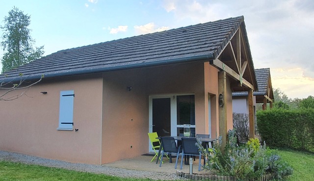Chalet on the banks of the Lot at Saint Geniez d'Olt and Aubrac.