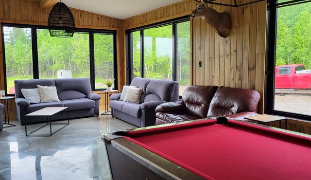 Chalet on the edge of Lac des Commissaires