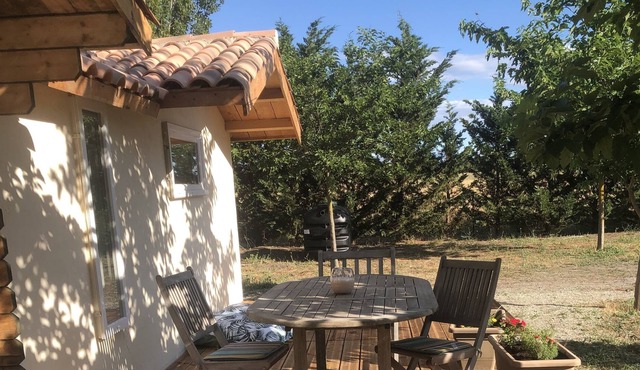 Chalet on the edge of a private pond in an agricultural estate