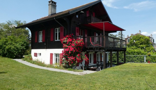 Chalet on the lake in St-Prex