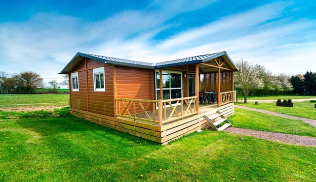 Chalet Oslo de 4 Personnes : Découvrez la Suisse Normande en Famille !