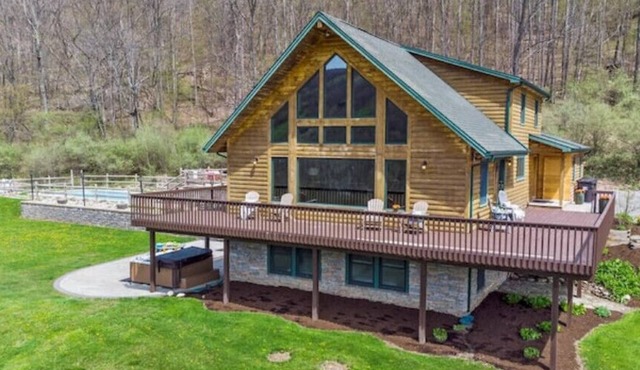 Chalet Overlooking Bristol Mountain