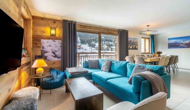 'Chalet Pramaria - Apt L'Arcelle' with Mountain View, Wi-Fi and Air Conditioning