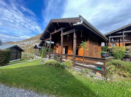 Chalet paisible avec cheminée et animaux acceptés près des pistes - FR-1-624-176