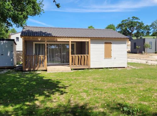 Chalet paisible avec piscine chauffée, proche golfe du Morbihan et plages - FR-1-783-2