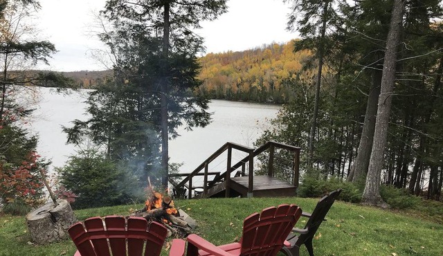 Chalet Paisible et Familial au Bord du Magnifique Lac-des-îles