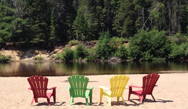 Chalet Paradise on the river Rouge with a magnificent sandy beach