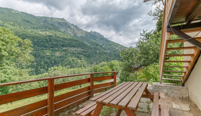 Chalet 'Passoud 204' with Mountain View, Private Garden and Wi-Fi