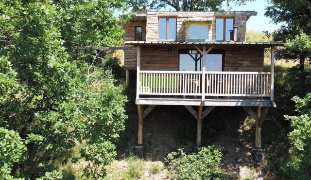 Chalet perched between river and lake