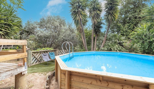 Chalet 'Petite Maison De Bois' with Mountain View, Wi-Fi and Air Conditioning