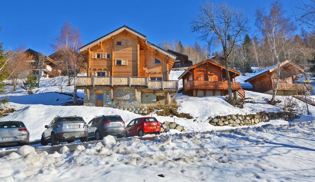 Chalet Phoenix 150m² 12/14 pers. 5 bedrooms/5 bathrooms Fireplace Sauna 300m from the slopes