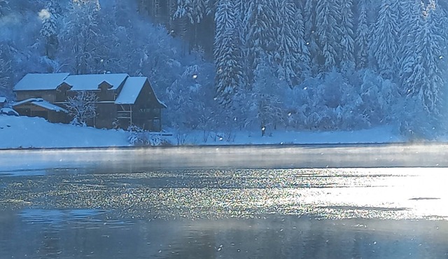 Chalet 'Pierre Bois Lac' with Mountain View, Shared Terrace and Garden