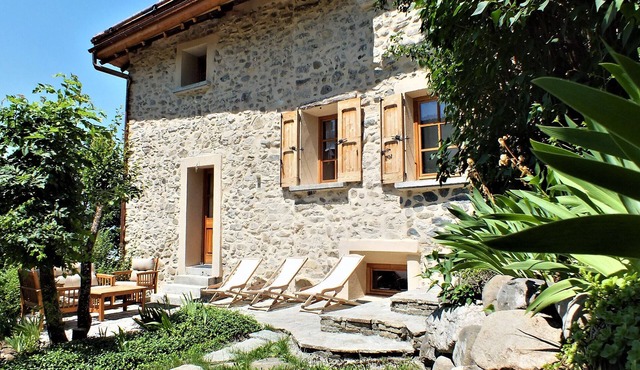 Chalet 'Pierre-vue Sur Le Pelvoux' with Mountain View, Private Garden and Balcony