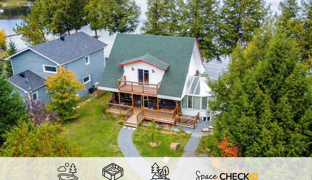 Chalet Pommette | Spa | Sandy Beach | Kayaks & Rowboat | Fireplace & Firepit