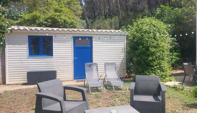 Chalet Pour 2 Personnes au Cœur de la Pinède Entre Aix-en-provence et Marseille