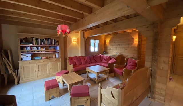 Chalet pour 9, à 100m des pistes, proche commerces, avec wifi et confort complet