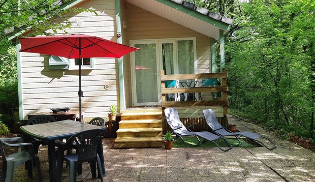 Chalet Proche D'un Lac Idéalement Situé Pour Découvrir la Corrèze et la Dordogne