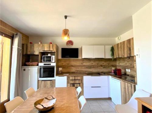 Chalet rénové 7 pers avec terrasse, local ski et parking gratuit - FR-1-863-11