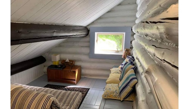 Chalet Rustique et Chaleureux Avec Emplacement Idéal!