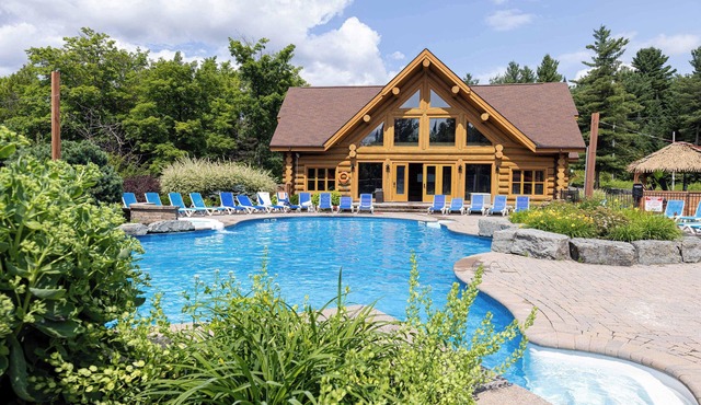 Chalet Red Deer at Fiddler Lake with Spa, Sauna, and Private Pool