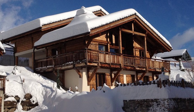 Chalet Renard Blanc is a luxurious yet cosy home for skiing , golf and hiking.
